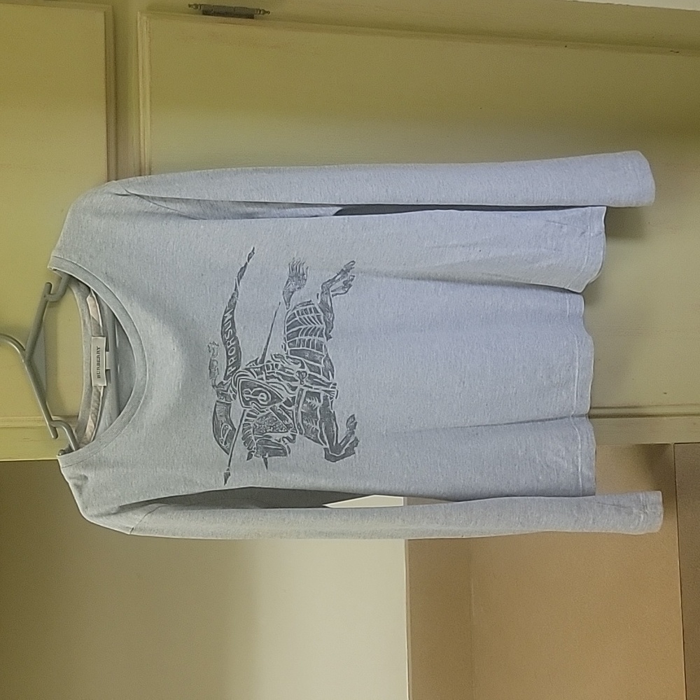 Burberry t shirt sz 12y (150cm)